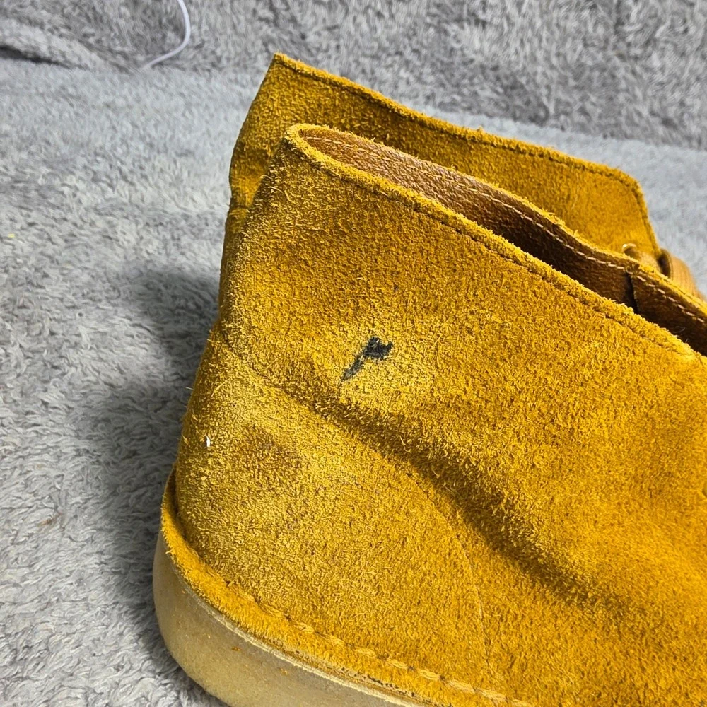 Clarks Originals Desert Boot Mustard Yellow Suede Chukka Mens‎ 7 EU 39.5New Flaw